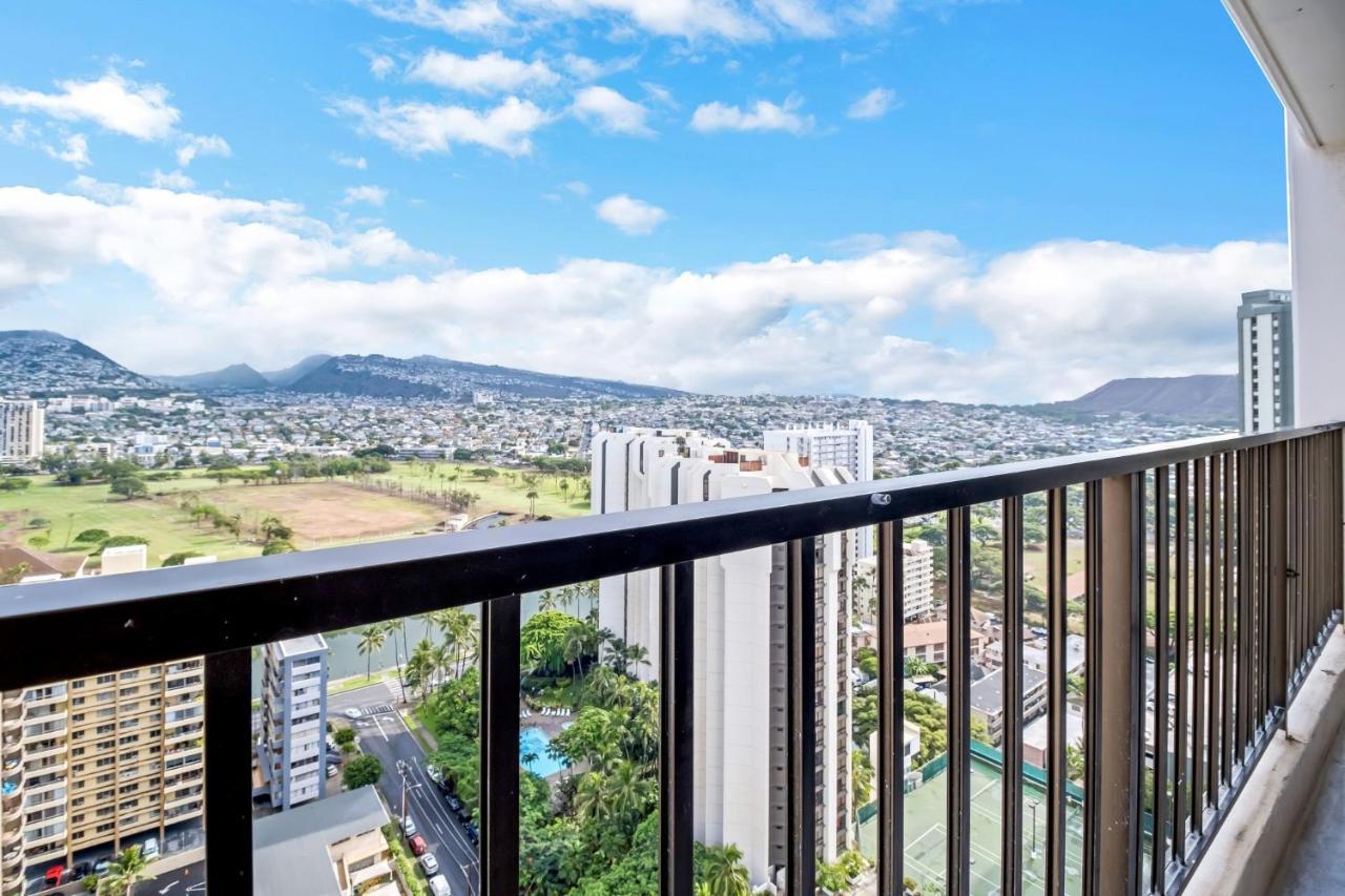 Newly Remodeled - 30th Floor With Epic Mountain Views *