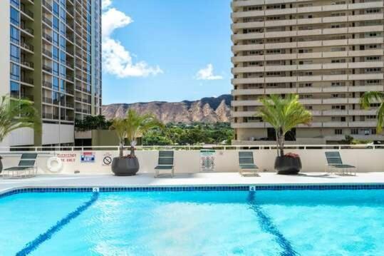Newly Remodeled - 30th Floor With Epic Mountain Views *